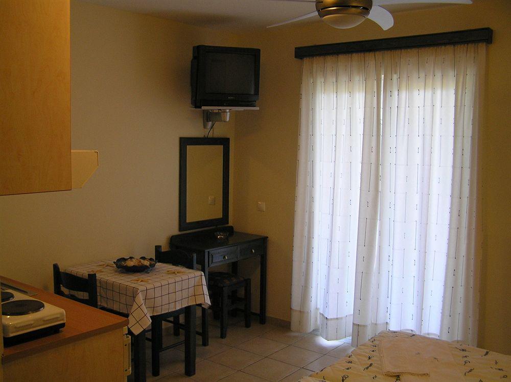 Katerina Seaside Studios Platanias  Bagian luar foto
